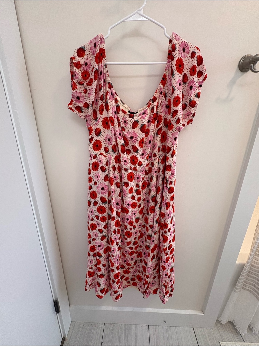 Torrid Retro Chic Strawberry Floral Puff Sleeve Midi Dress Size 2